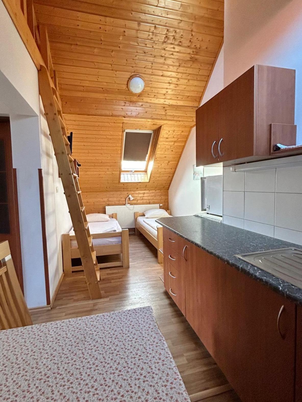 Penzion Farma Dvorec Radnice Exteriör bild