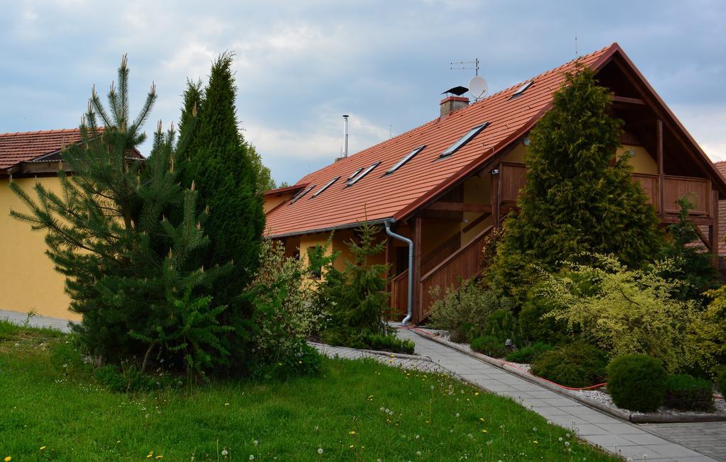 Penzion Farma Dvorec Radnice Exteriör bild