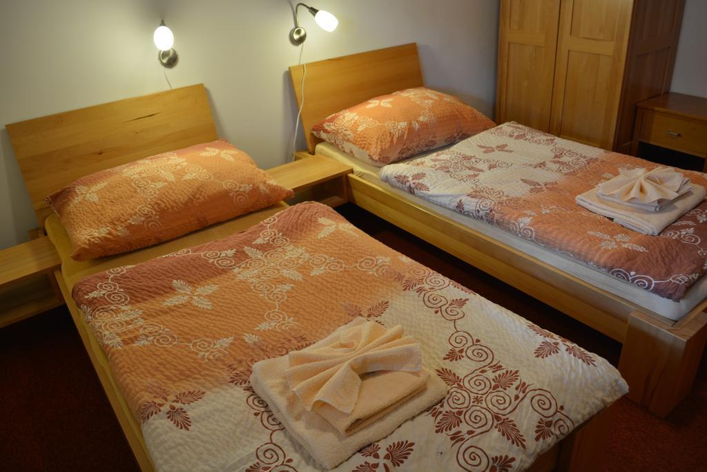 Penzion Farma Dvorec Radnice Rum bild