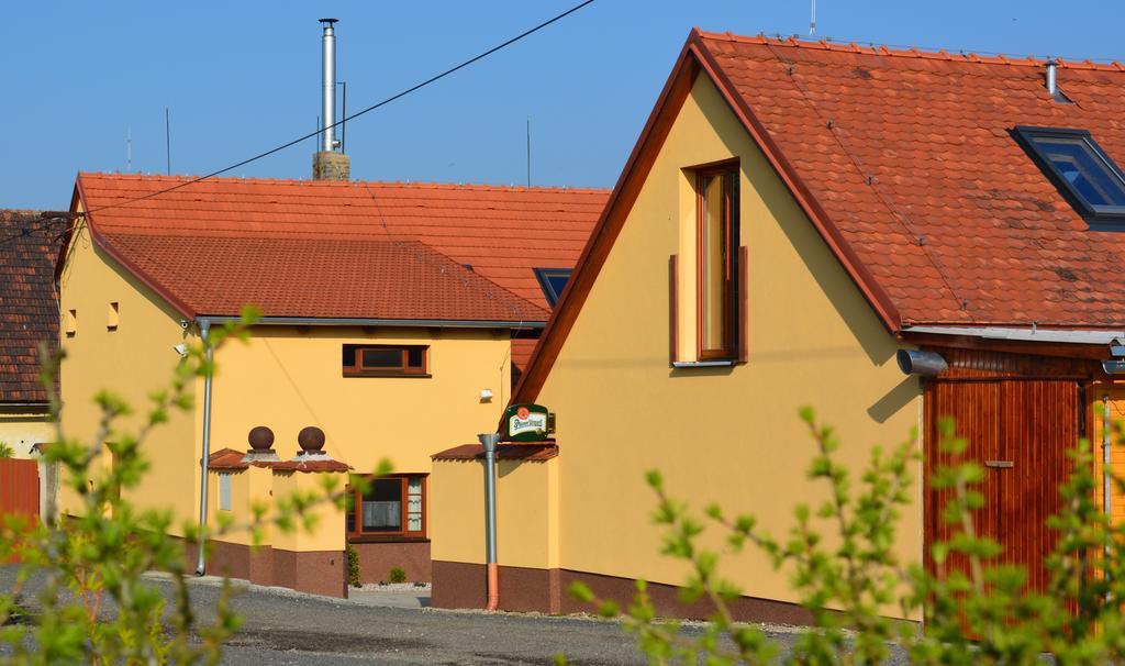 Penzion Farma Dvorec Radnice Exteriör bild