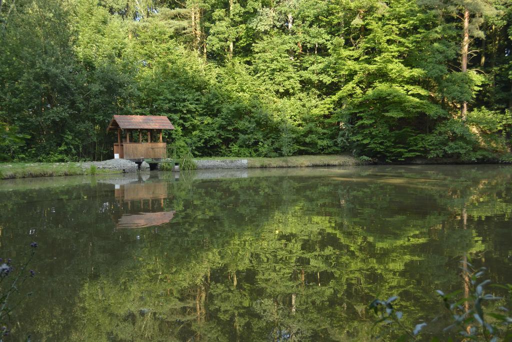 Penzion Farma Dvorec Radnice Exteriör bild